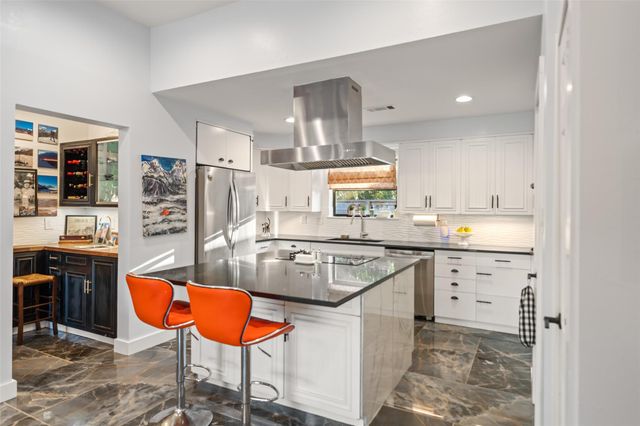 4 Thunderbird Drive, Conroe, TX 77304