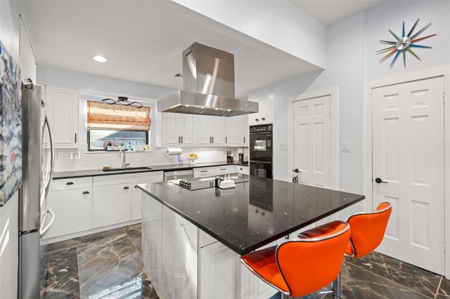 4 Thunderbird Drive, Conroe, TX 77304