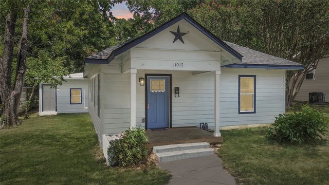 1017 E Washington Street, Paris, TX 75460