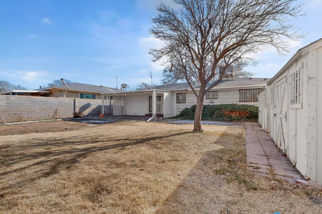 4301 Douglas Macarthur Road NE, Albuquerque, NM 87110