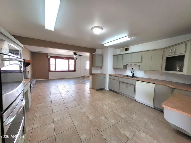 3401 W SAINT MORITZ Lane, Phoenix, AZ 85053