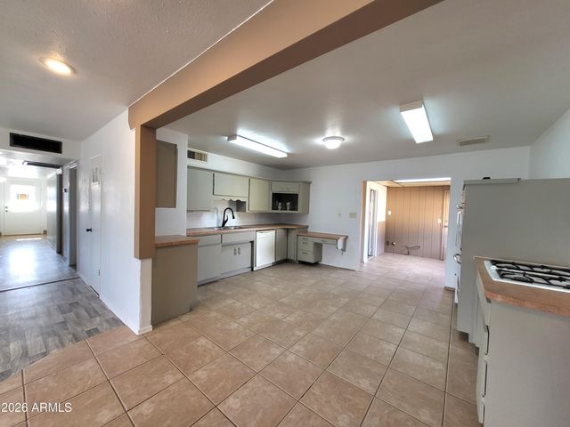3401 W SAINT MORITZ Lane, Phoenix, AZ 85053