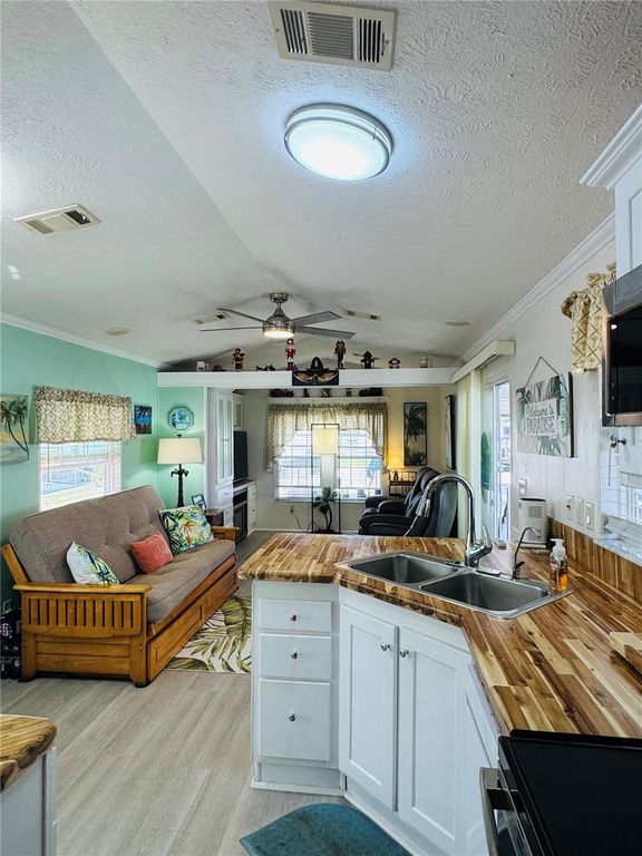 Image 17 of property listing at 146 JACK NICKLAUS LANE, Davenport, FL 33837