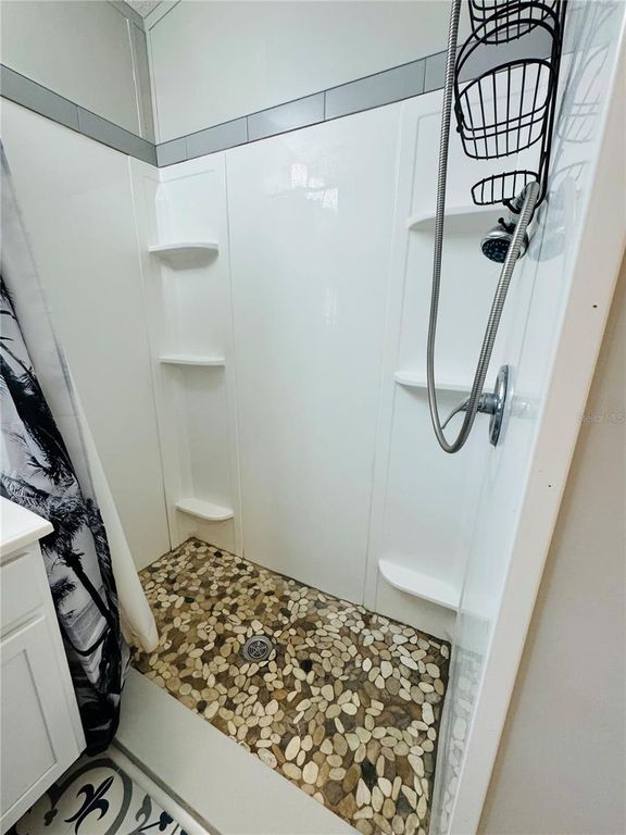 Image 22 of property listing at 146 JACK NICKLAUS LANE, Davenport, FL 33837