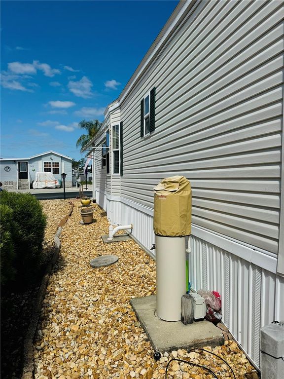 Image 25 of property listing at 146 JACK NICKLAUS LANE, Davenport, FL 33837