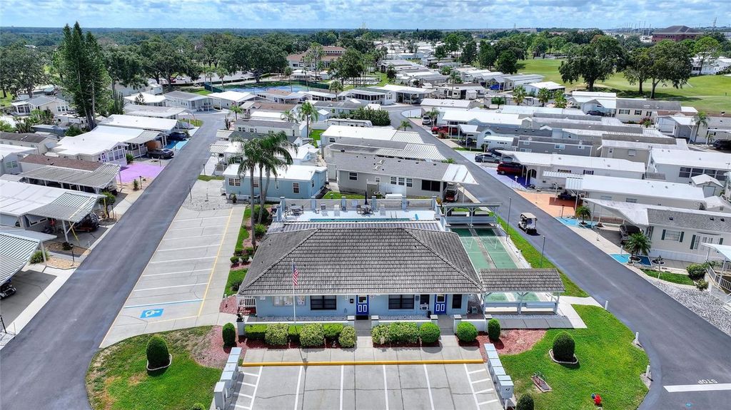 Image 29 of property listing at 146 JACK NICKLAUS LANE, Davenport, FL 33837