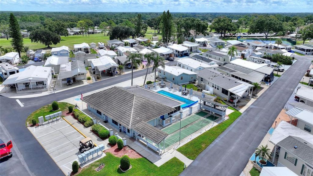 Image 31 of property listing at 146 JACK NICKLAUS LANE, Davenport, FL 33837