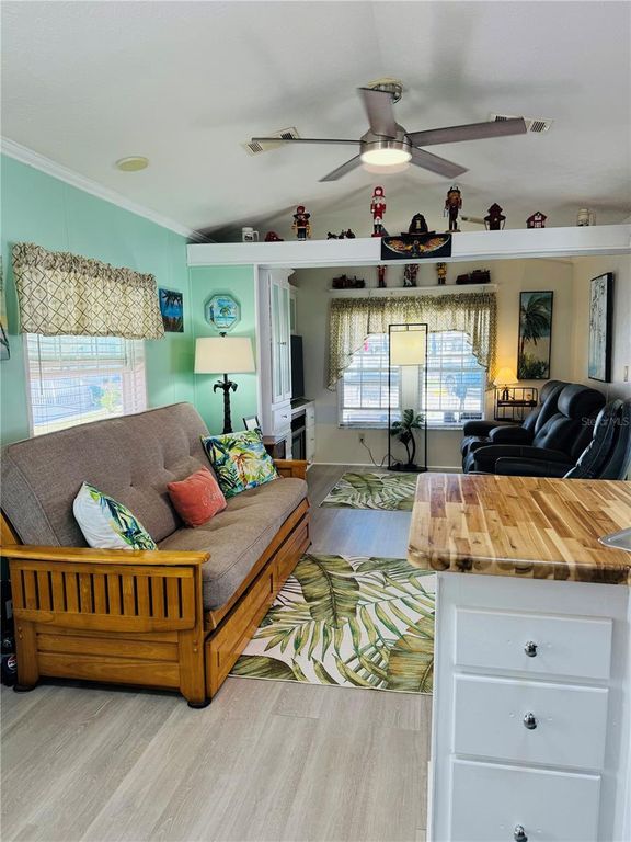 Image 6 of property listing at 146 JACK NICKLAUS LANE, Davenport, FL 33837