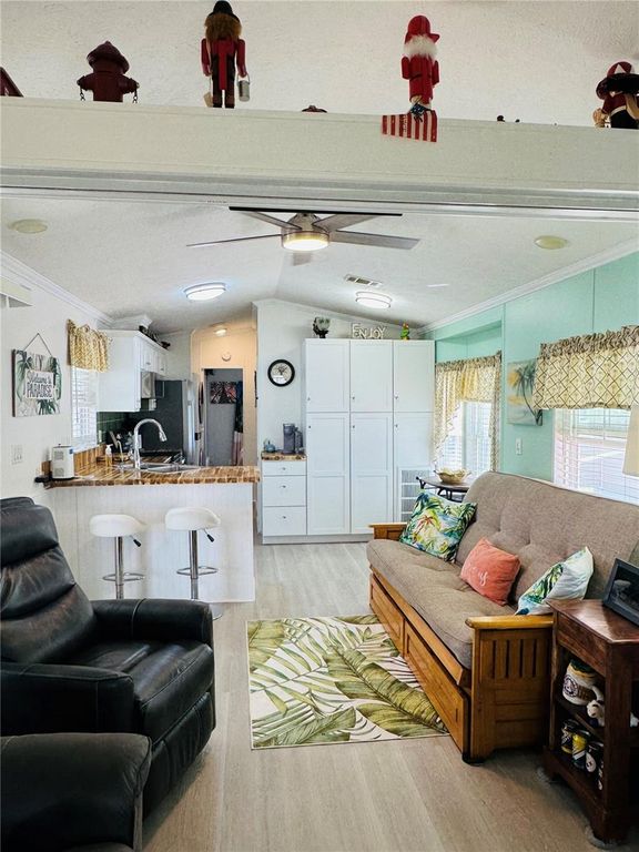 Image 10 of property listing at 146 JACK NICKLAUS LANE, Davenport, FL 33837