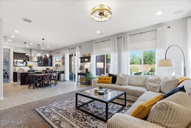 2486 E LINDRICK Drive, Gilbert, AZ 85298