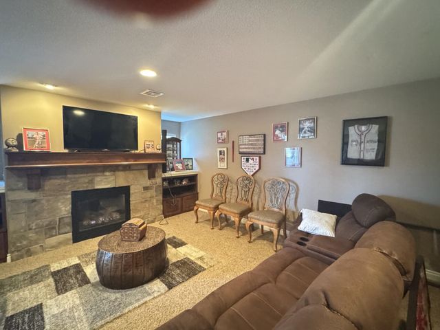 8926 W Westlakes Ct, Wichita, KS 67205