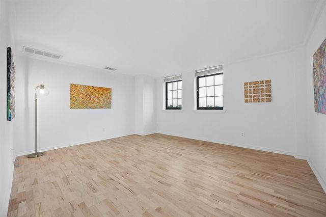 1100 Harvard Street 9, Houston, TX 77008