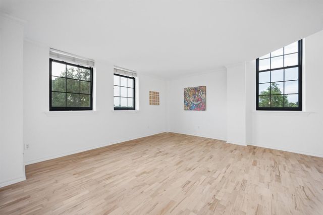 1100 Harvard Street 9, Houston, TX 77008