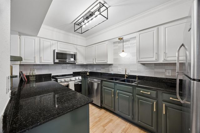 1100 Harvard Street 9, Houston, TX 77008