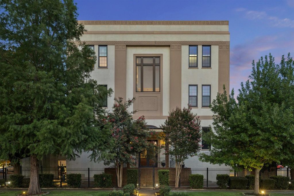 1100 Harvard Street 9, Houston, TX 77008