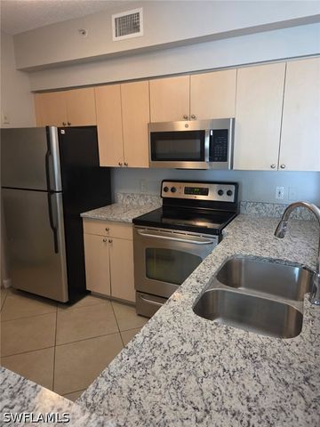 1105 Reserve CT 201, Naples, FL 34105