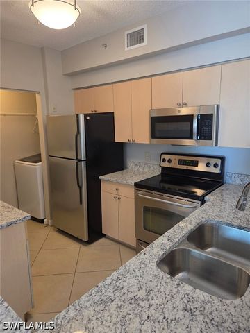 1105 Reserve CT 201, Naples, FL 34105
