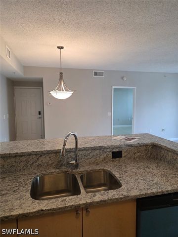 1105 Reserve CT 201, Naples, FL 34105