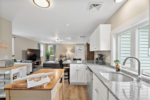 21 Ferdinand Passway, Lunenburg, MA 01462