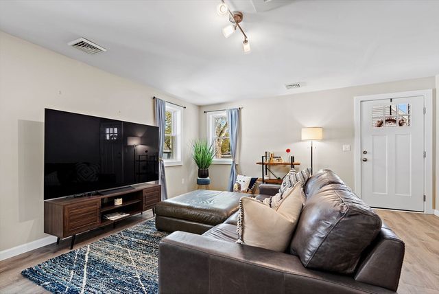 21 Ferdinand Passway, Lunenburg, MA 01462
