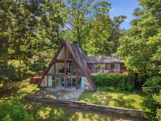11881 Westshore Drive, Pinckney, MI 48169