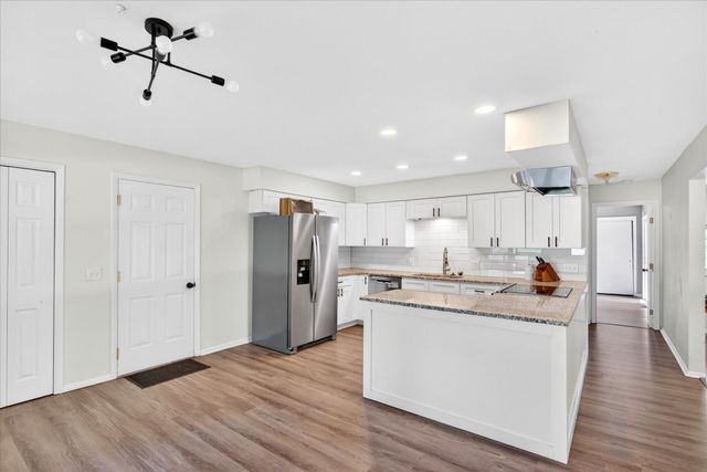1410 S Briar Avenue, Springfield, MO 65809