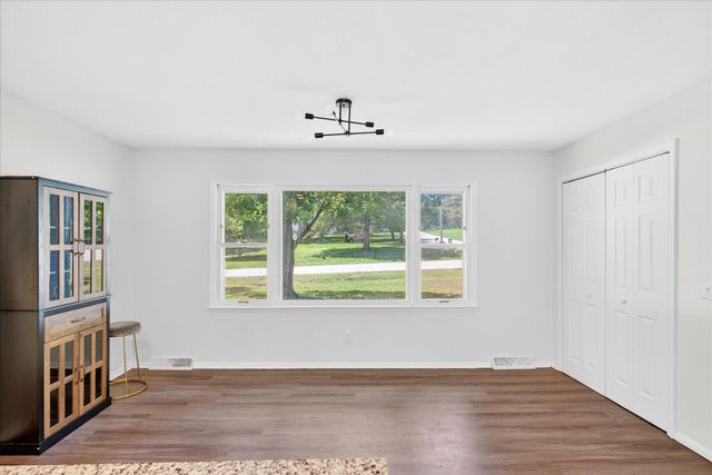 1410 S Briar Avenue, Springfield, MO 65809