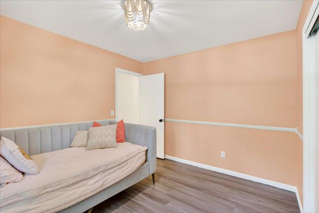 1410 S Briar Avenue, Springfield, MO 65809