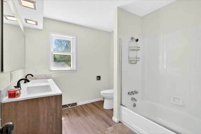 1410 S Briar Avenue, Springfield, MO 65809