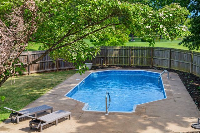1410 S Briar Avenue, Springfield, MO 65809