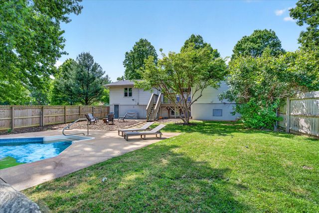 1410 S Briar Avenue, Springfield, MO 65809