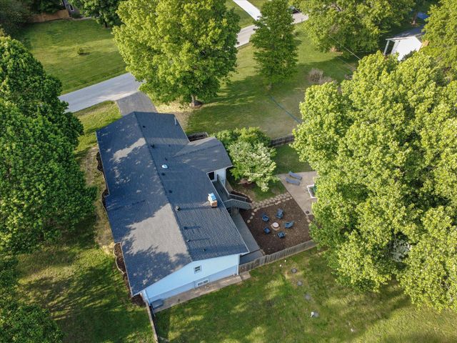 1410 S Briar Avenue, Springfield, MO 65809