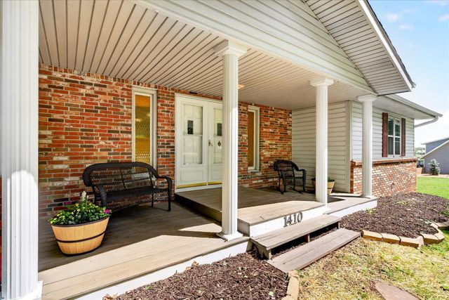 1410 S Briar Avenue, Springfield, MO 65809