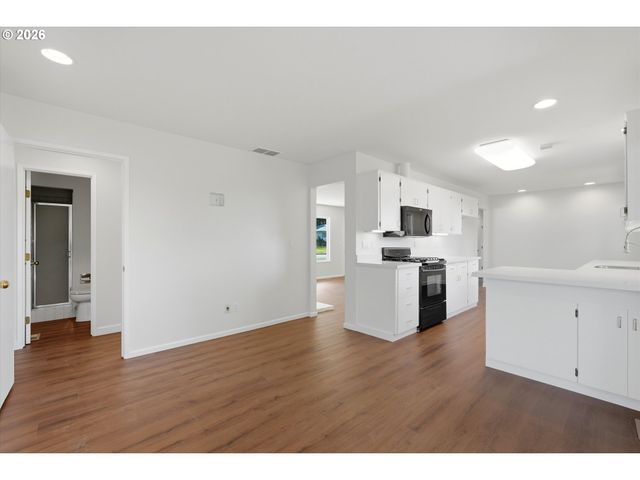 13001 Ne BRAZEE St, Portland, OR 97230