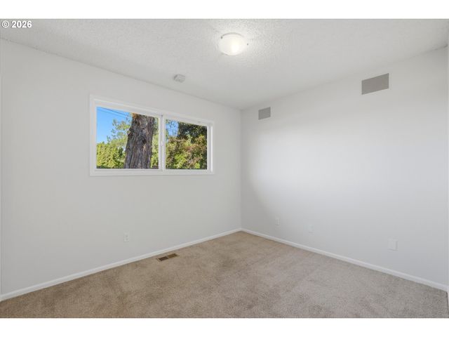 13001 Ne BRAZEE St, Portland, OR 97230