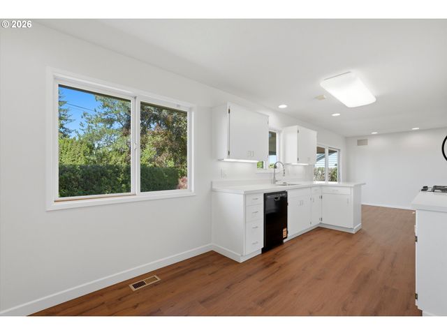 13001 Ne BRAZEE St, Portland, OR 97230