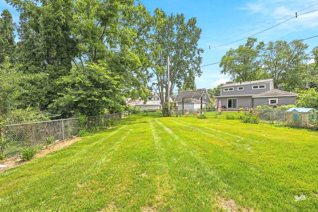 987 South Street, Elgin, IL 60123