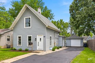 987 South Street, Elgin, IL 60123