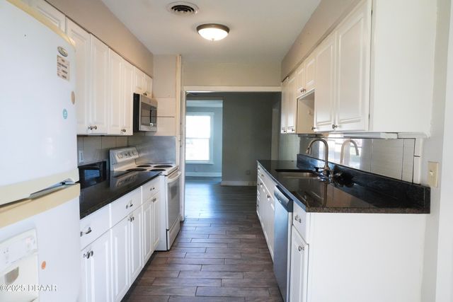 608 Bay Avenue, Holly Hill, FL 32117