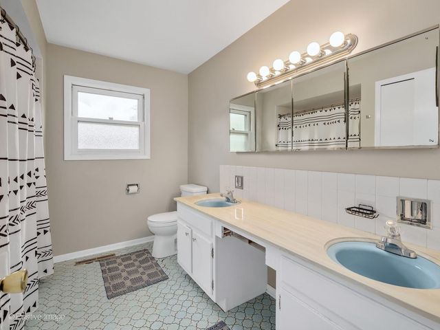 6955 PARKVIEW Drive, Downers Grove, IL 60516