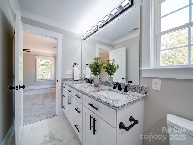 2100 Hillcrest Avenue, Albemarle, NC 28001