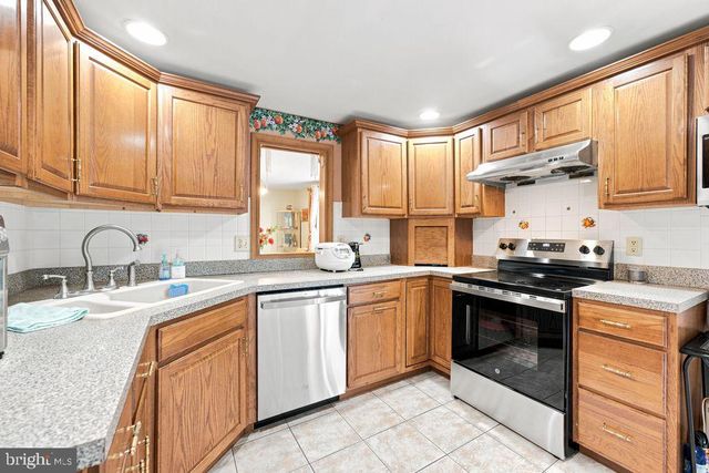 557 COVERED RD, Cherry Hill, NJ 08034