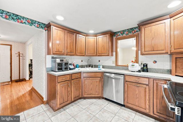 557 COVERED RD, Cherry Hill, NJ 08034