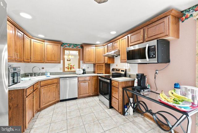 557 COVERED RD, Cherry Hill, NJ 08034
