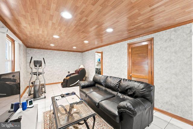 557 COVERED RD, Cherry Hill, NJ 08034