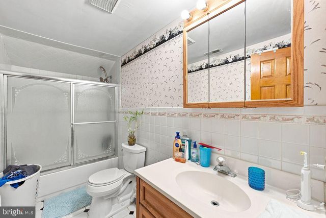 557 COVERED RD, Cherry Hill, NJ 08034