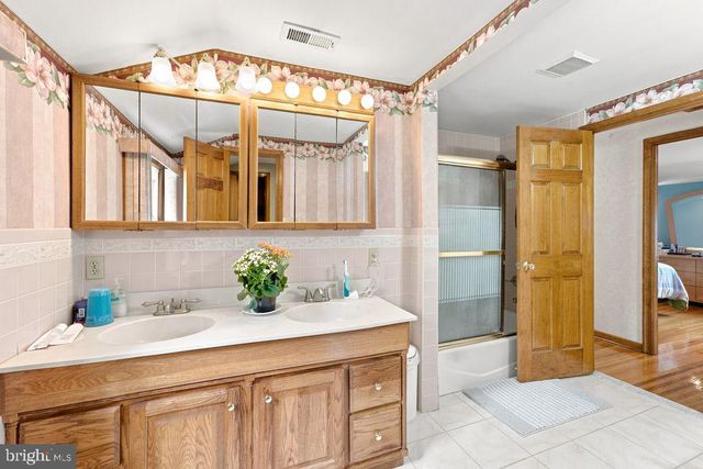 557 COVERED RD, Cherry Hill, NJ 08034