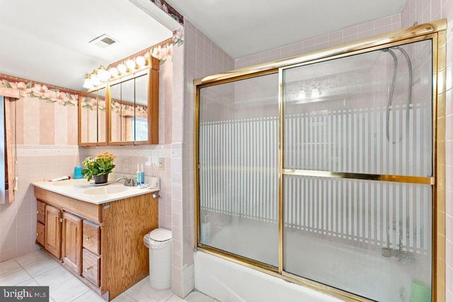 557 COVERED RD, Cherry Hill, NJ 08034
