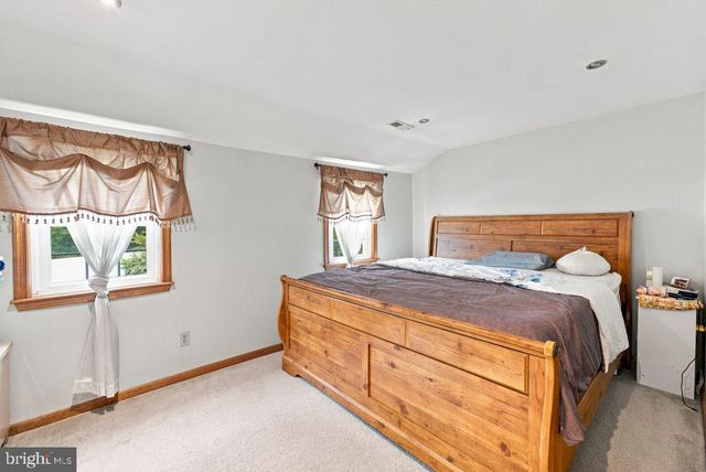 557 COVERED RD, Cherry Hill, NJ 08034