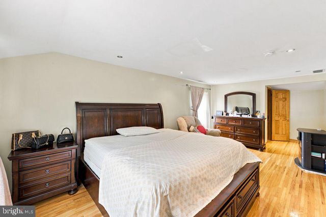 557 COVERED RD, Cherry Hill, NJ 08034